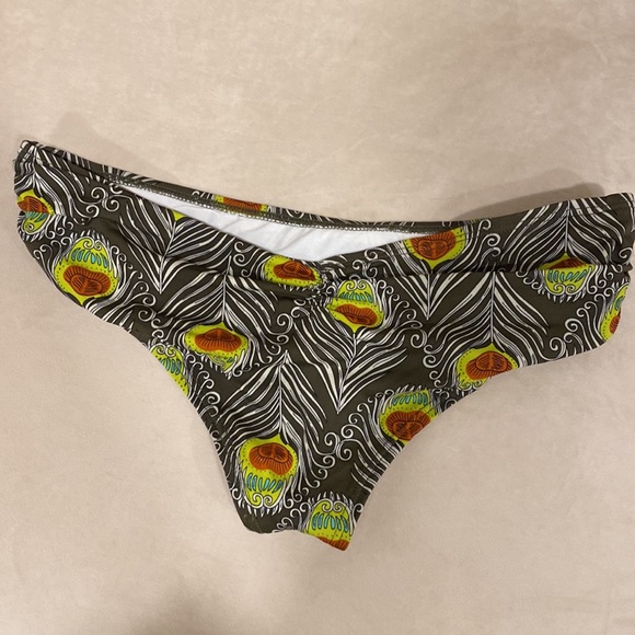 l*space 2 piece Bikini set 👙 - Picture 4 of 4